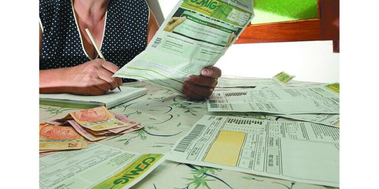 Conta de luz terá aumento médio de 8% em 2026, diz Aneel