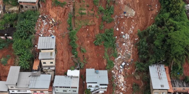 Aquecimento global deixou chuvas 20% mais fortes e agravou tragédia em MG, diz estudo internacional