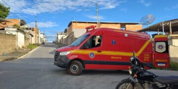 Mulher de 45 anos fica ferida após cair de moto no bairro José Honorato de Castro