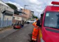 Carro fica pendurado em calçada após acidentes nas proximidades do Posto São Vicente