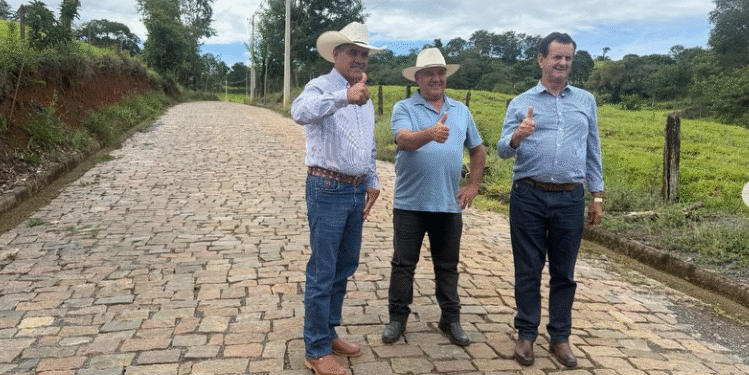 Deputados visitam Pains, anunciam recursos e reforçam pedido de melhorias para a MG-439