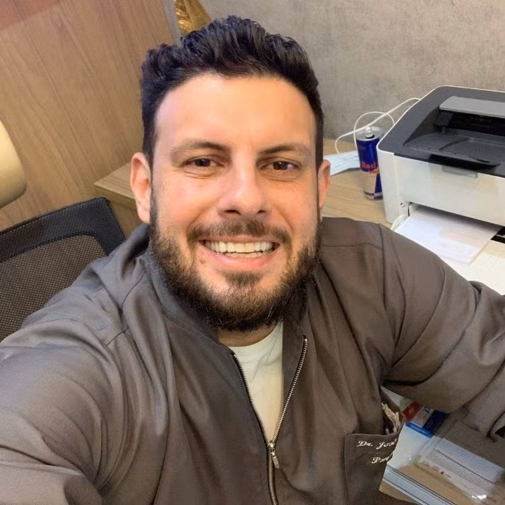 Mulher agredida por psiquiatra pediu socorro pelas redes sociais ao se trancar com a filha de 2 anos no banheiro em   Divinópolis