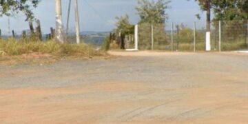 PM divulga informações sobre corpo encontrado em área de mata; há indícios de morte violenta