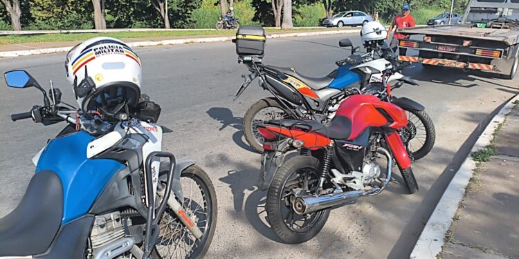Polícia Militar intensifica fiscalização de motocicletas e coíbe direção perigosa em Formiga