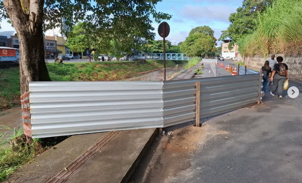 Avenida José Arantes recebe reforço na sinalização de barreiras de segurança