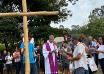 Cerca de 300 fiéis participam da Caminhada da Penitência em Córrego Fundo