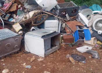 Mutirão contra a dengue recolhe cinco caminhões de entulho em Córrego Fundo