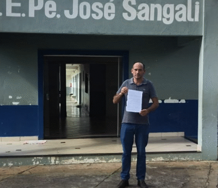 Emater entrega mapa de oferta à escola de Córrego Fundo