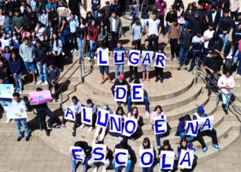 Busca Ativa fortalece permanência escolar e reduz em 50% abandono na rede estadual de Minas Gerais