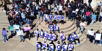 Busca Ativa fortalece permanência escolar e reduz em 50% abandono na rede estadual de Minas Gerais