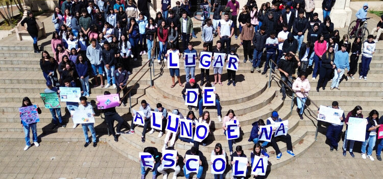 Busca Ativa fortalece permanência escolar e reduz em 50% abandono na rede estadual de Minas Gerais