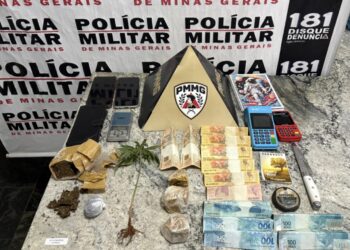 Dupla é presa por tráfico de drogas após ação da Polícia Militar em Itapecerica