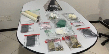 Menino de 3 anos é deixado sozinho em casa com drogas e munições em MG