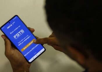 Governo pode liberar saque de R$ 7 bilhões do FGTS para trabalhadores endividados