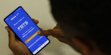 Governo pode liberar saque de R$ 7 bilhões do FGTS para trabalhadores endividados