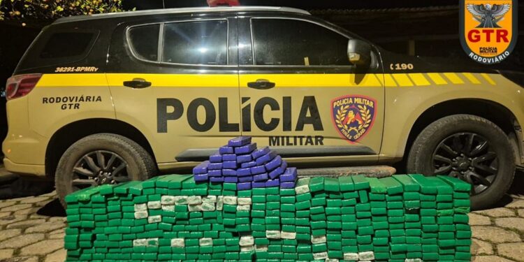Polícia Rodoviária apreende 341 barras de maconha na MG-050 em Passos