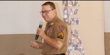 Polícia Militar realiza palestra de prevenção às drogas para jovens em Formiga