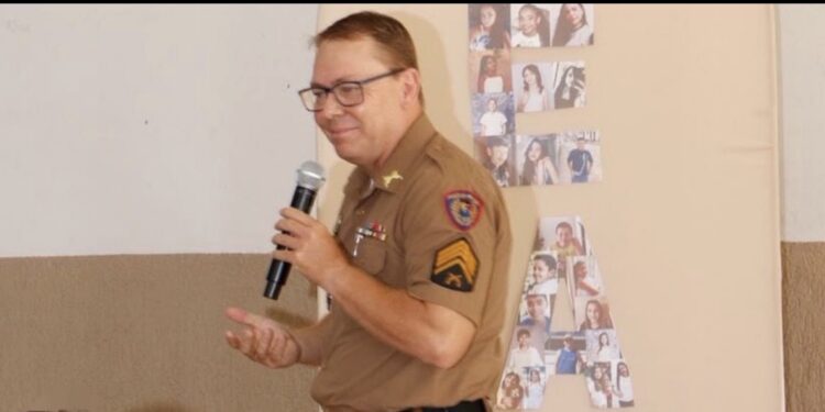 Polícia Militar realiza palestra de prevenção às drogas para jovens em Formiga