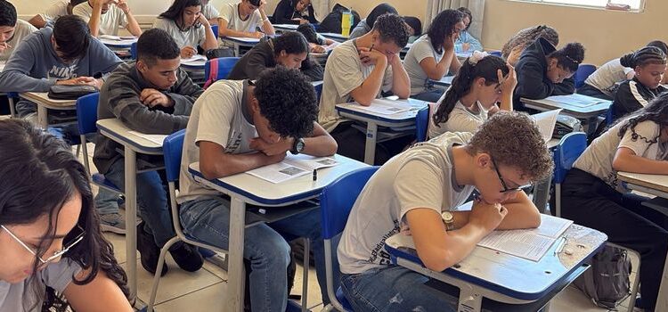 Simulado Enem 2026 mobiliza 400 mil estudantes em mais de 2 mil escolas da rede estadual