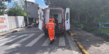 Idosa é atropelada por carro no bairro Quartéis e é socorrida pelo Corpo de Bombeiros, em Formiga