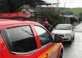 Árvore de cinco metros cai sobre residência no bairro Maringá em Formiga