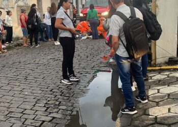 Adolescente de 14 anos fica ferida após ser atropelada por motocicleta no Centro de Formiga