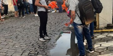 Adolescente de 14 anos fica ferida após ser atropelada por motocicleta no Centro de Formiga