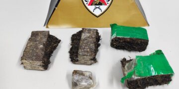 Operação contra o tráfico de drogas termina com menor apreendido e mulher presa em Formiga