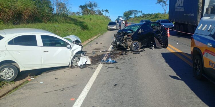 Grave acidente na MG-050 deixa um morto e quatro feridos em Pedra do Indaiá