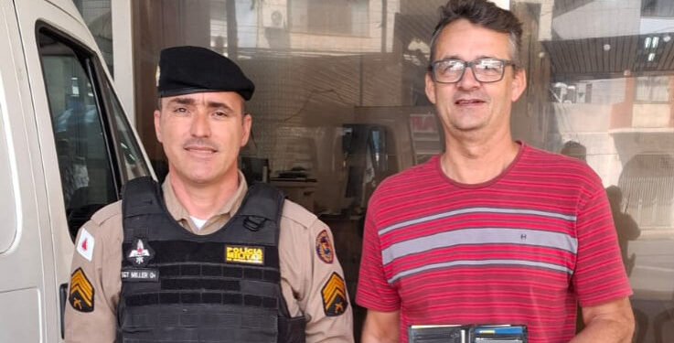 Polícia Militar devolve carteira perdida a morador em Formiga