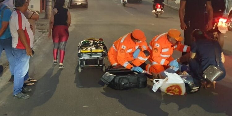 Idosa é atropelada por motocicleta no Centro de Formiga