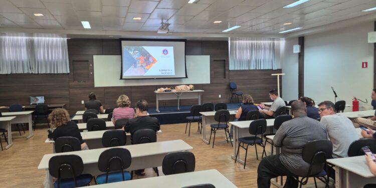 Bombeiros realizam capacitação de 30 colaboradores do Unifor-MG com curso de brigada orgânica básica