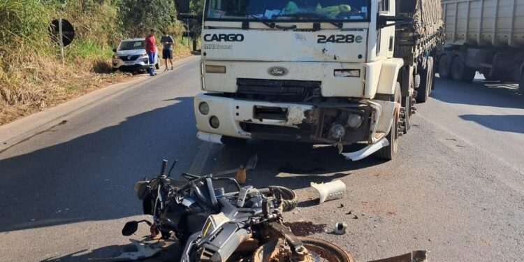 Motociclista de 24 anos morre após realizar ultrapassagem proibida na BR-354 em Iguatama