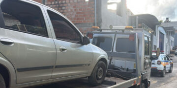 Homem de 25 anos é preso em flagrante após fugir da PM em carro furtado