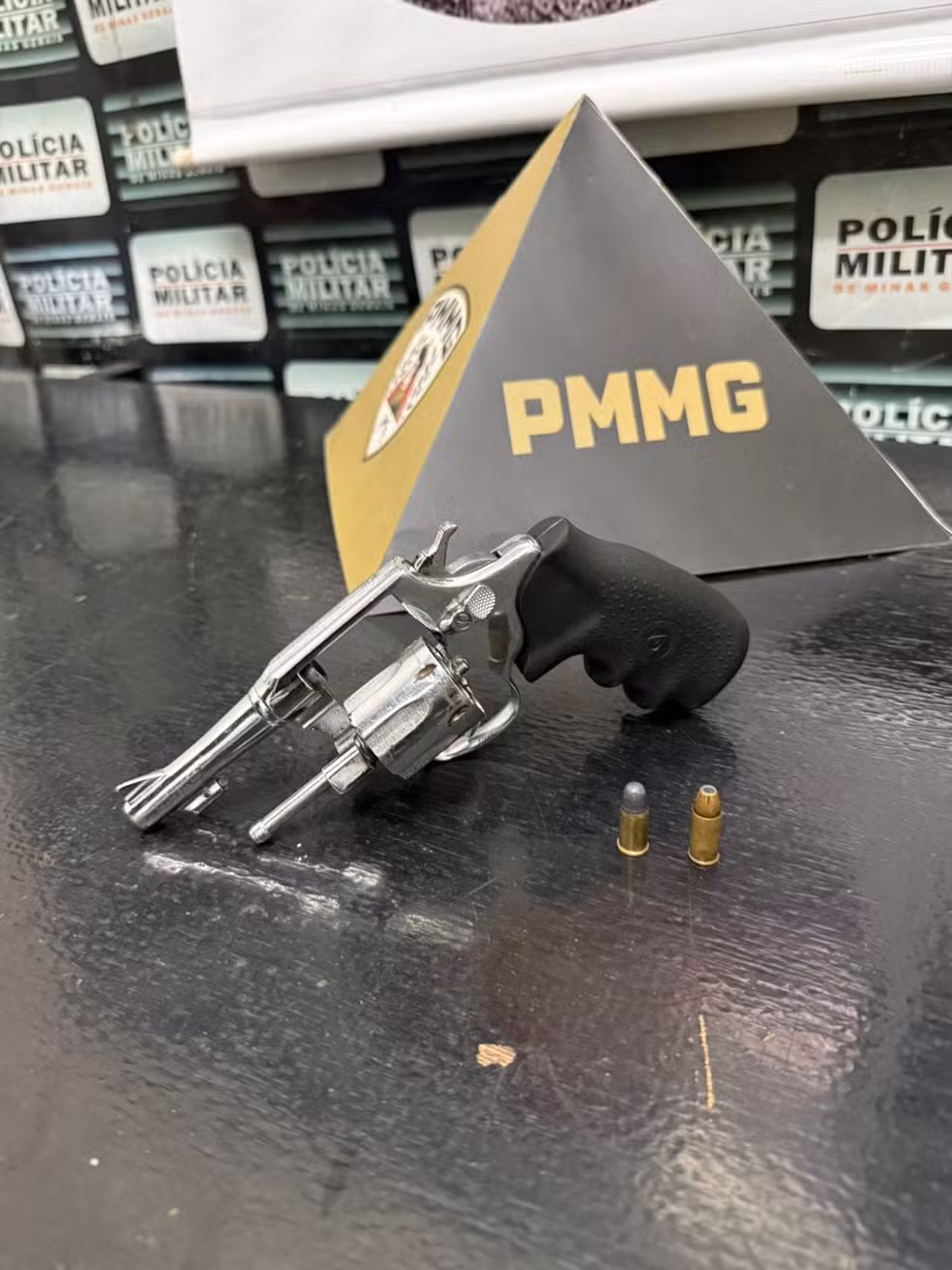 Região: Marido é preso por agredir e ameaçar mulher com revólver por ela ‘não arrumar a casa’