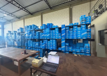 Operação apreende cerca de 15 mil pares de tênis falsificados e bloqueia R$ 10 milhões em Nova Serrana