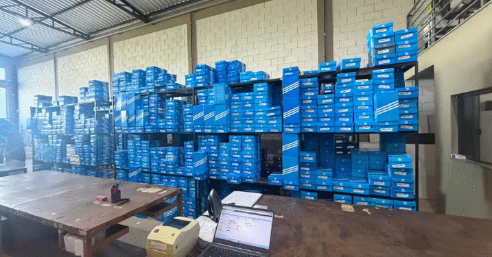 Operação apreende cerca de 15 mil pares de tênis falsificados e bloqueia R$ 10 milhões em Nova Serrana